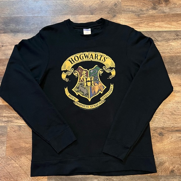 Harry Potter Hogwarts Coat of Arms Sweatshirt - Picture 6 of 8